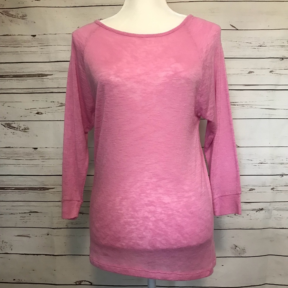 Gaby sz M thin material pink sweater